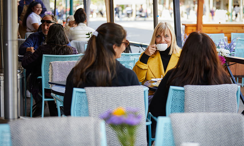 diners dining in downtown Pleasanton